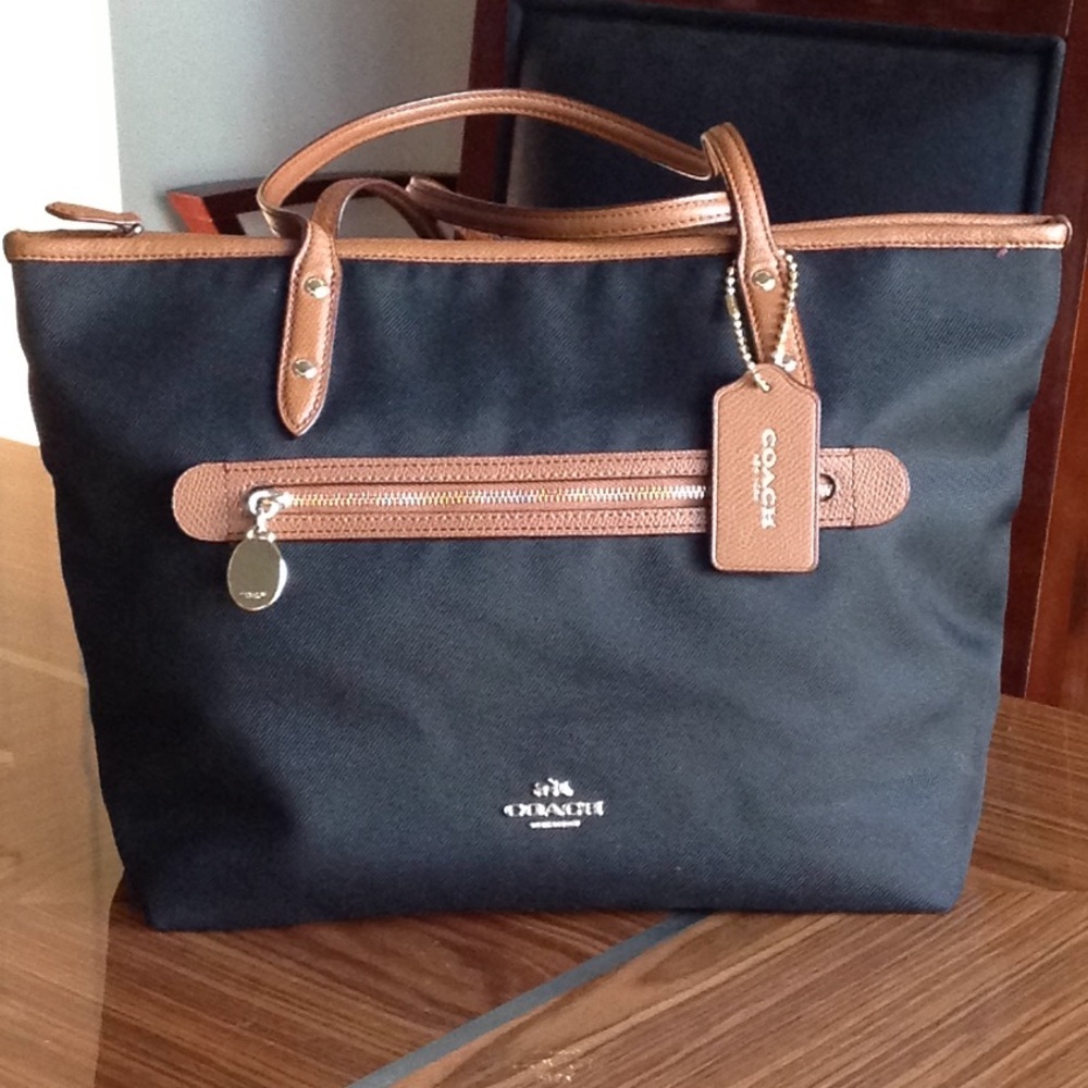 🍂💎🍂 Coach - Authentic 'Classic' Day Tote Bag